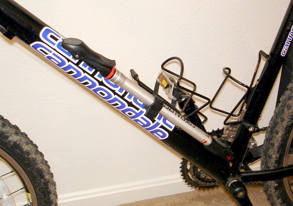 Mini-pompe de cadre alu — pompe vélo chez Veloland Nérac