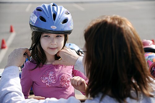 Casque enfant réglable avec lumière — casque vélo chez Veloland Nérac